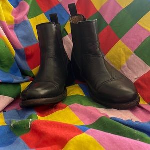 Seal of the Sutro Flat Chelsea Boots Black Leather 8.5 EUC